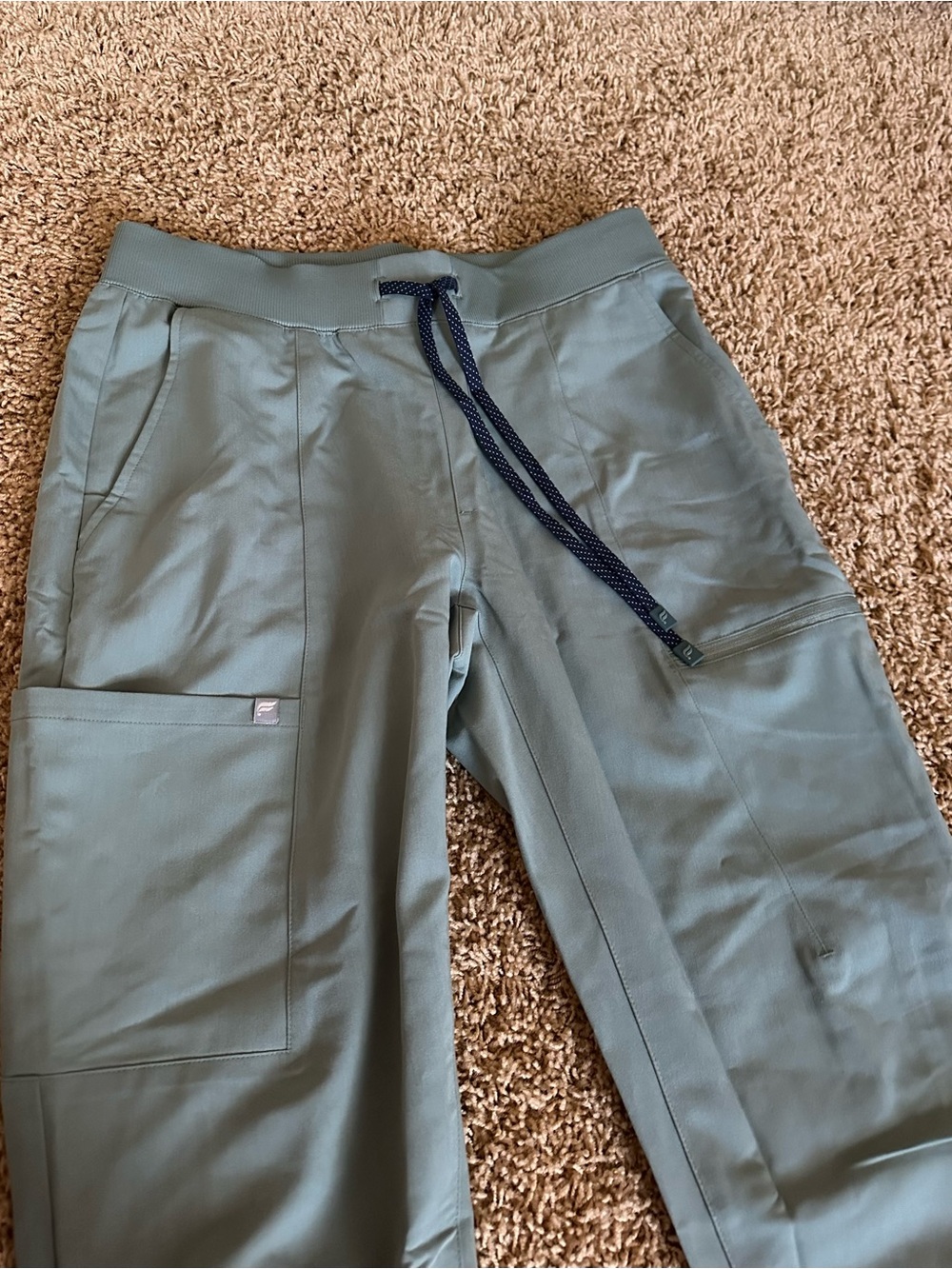Fabletics Sage Scrub Set Medium - Picture 2 of 12